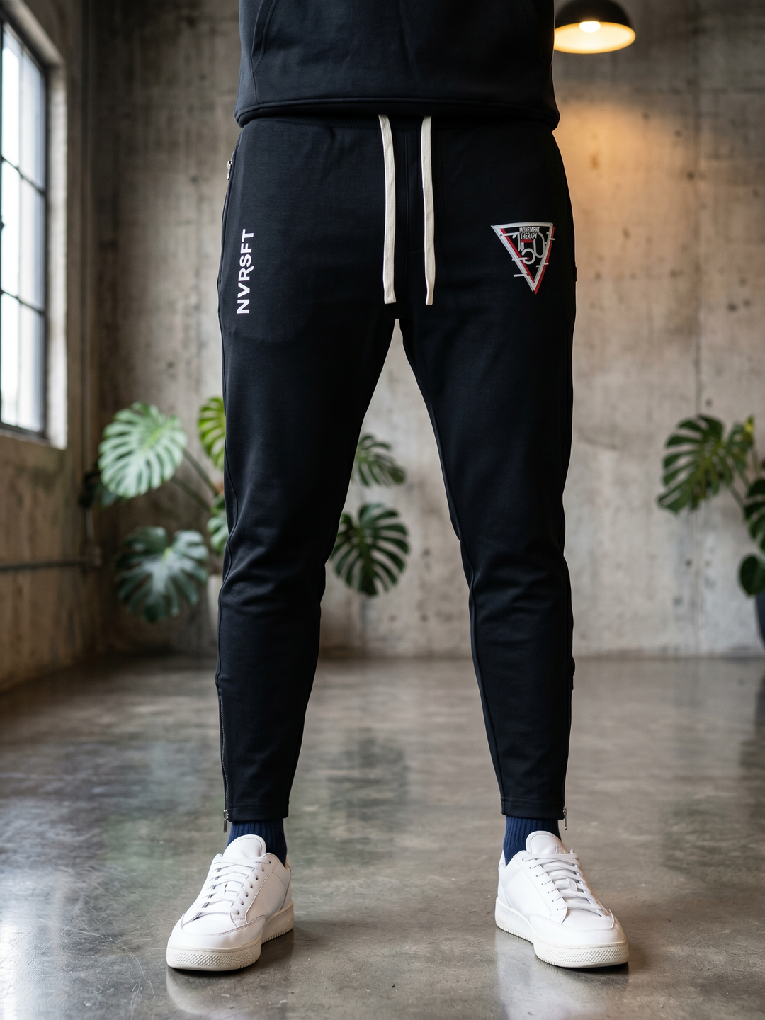 Joggers cold season y con cierre en los tobillos - 150 TP NVRSFT