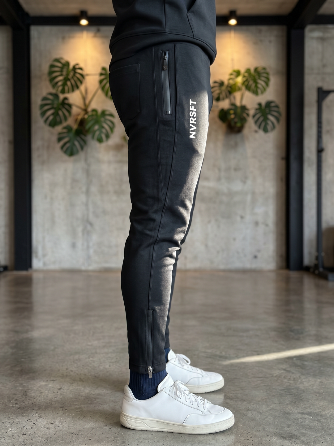 Joggers cold season y con cierre en los tobillos - 150 TP NVRSFT