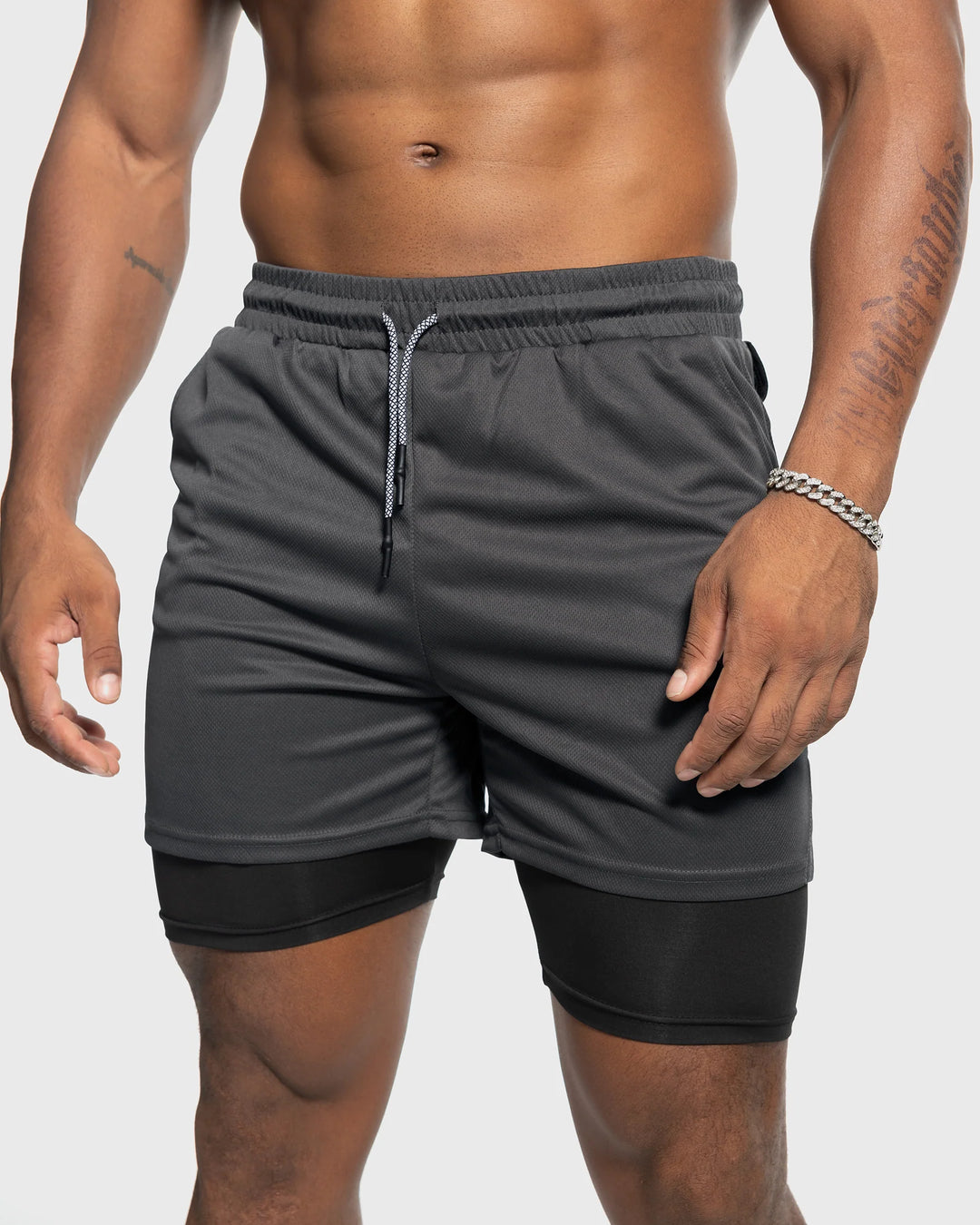 Short Atlético 2 en 1 de 7" con Bolsillos Forrados y Malla Stretch Kinetic - NVRSFT®